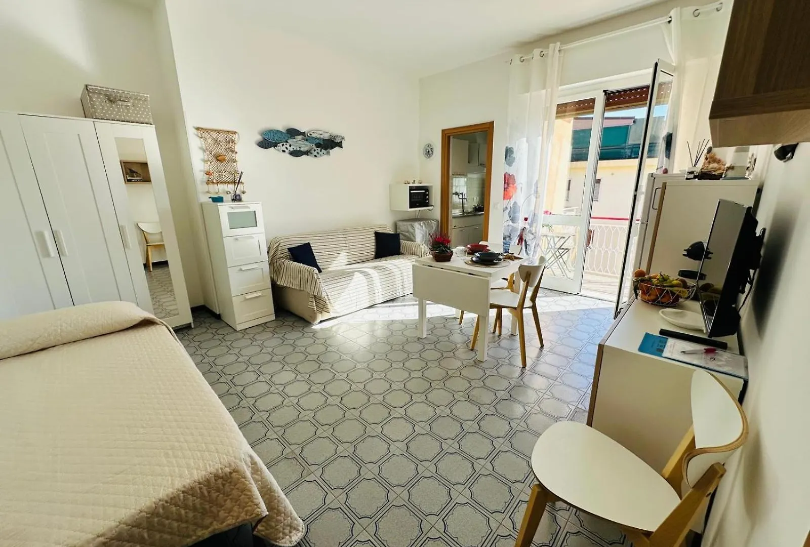 Appartamenti Giulia - Palazzo Milano Diano Marina 0*,  Italia