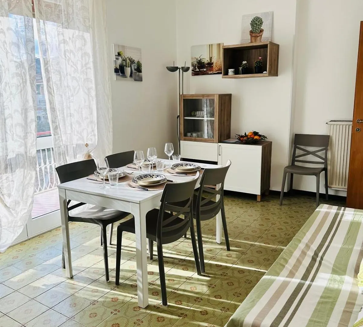 Appartamenti Giulia - Palazzo Milano Diano Marina Italia
