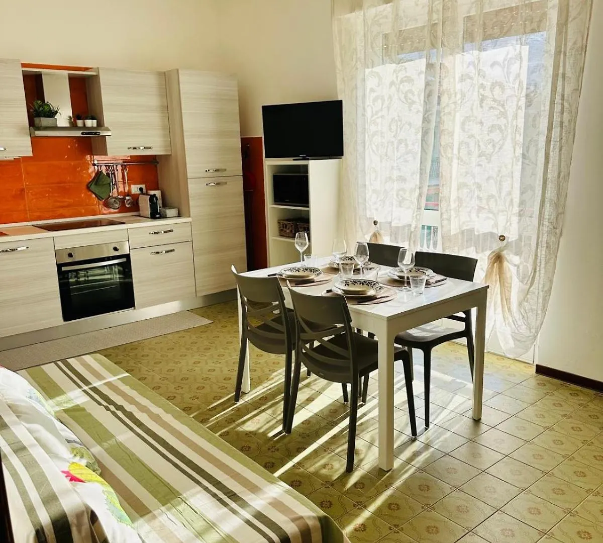 Appartamenti Giulia - Palazzo Milano Diano Marina Italia